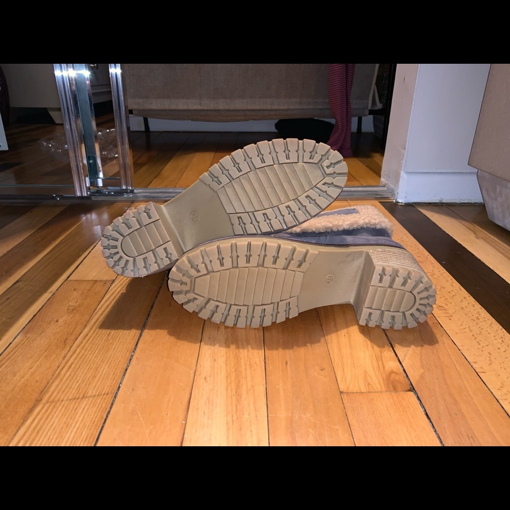 Boots/shoes - Picture 2 of 4